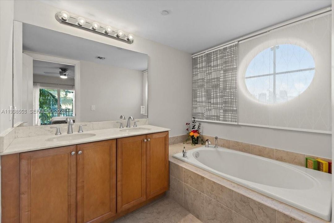 For Sale: $685,000 (3 beds, 3 baths, 1826 Square Feet)