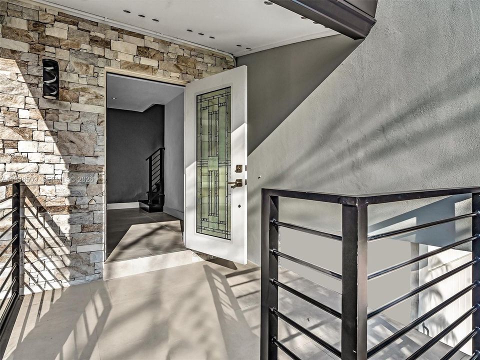 For Sale: $899,000 (3 beds, 2 baths, 1272 Square Feet)