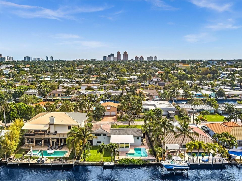 For Sale: $899,000 (3 beds, 2 baths, 1272 Square Feet)