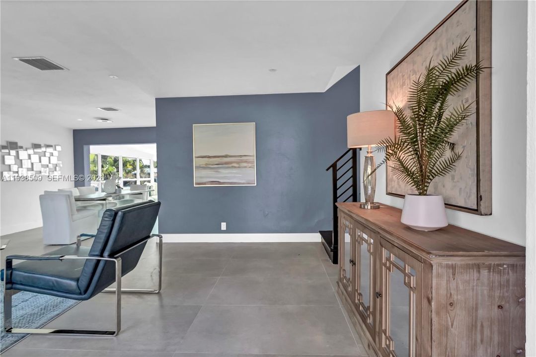 For Sale: $899,000 (3 beds, 2 baths, 1272 Square Feet)