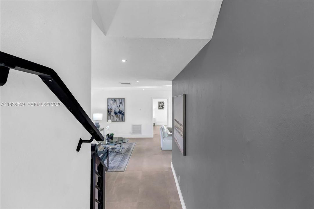 For Sale: $899,000 (3 beds, 2 baths, 1272 Square Feet)