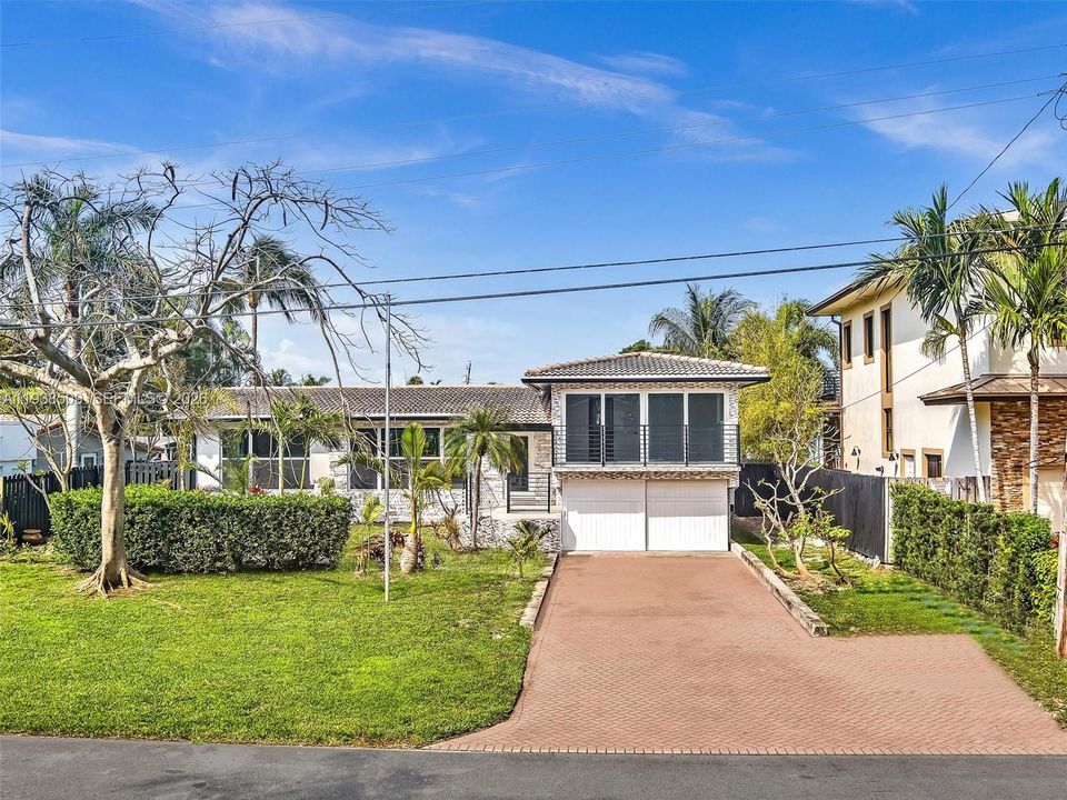 For Sale: $899,000 (3 beds, 2 baths, 1272 Square Feet)