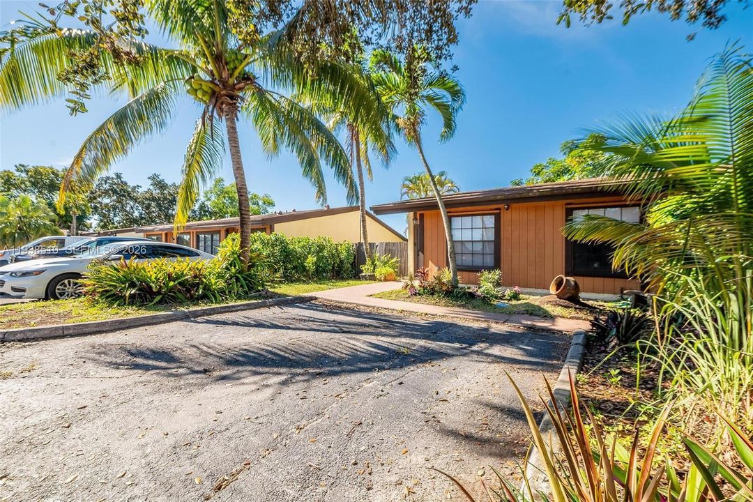 For Sale: $440,000 (3 beds, 2 baths, 1172 Square Feet)