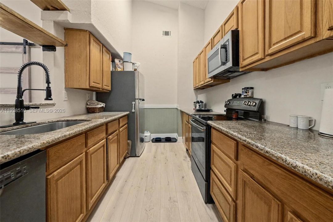 For Sale: $440,000 (3 beds, 2 baths, 1172 Square Feet)