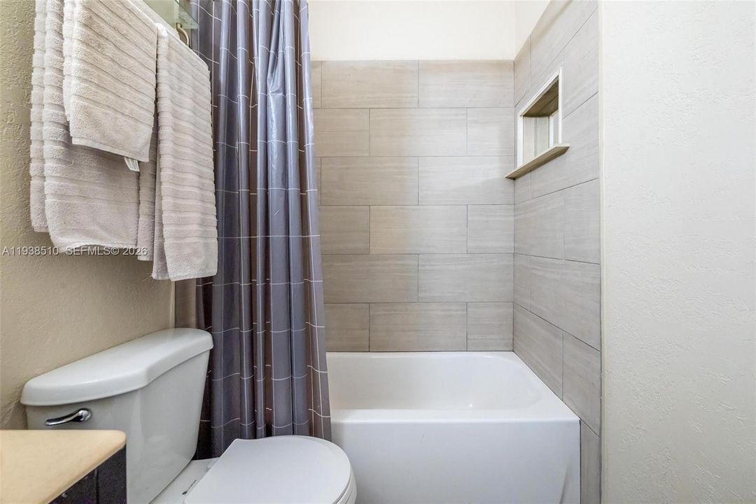 For Sale: $440,000 (3 beds, 2 baths, 1172 Square Feet)