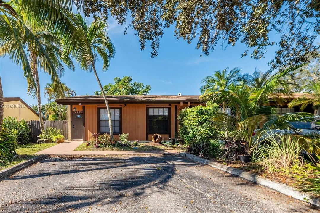 For Sale: $440,000 (3 beds, 2 baths, 1172 Square Feet)