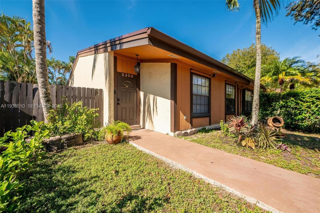 For Sale: $440,000 (3 beds, 2 baths, 1172 Square Feet)