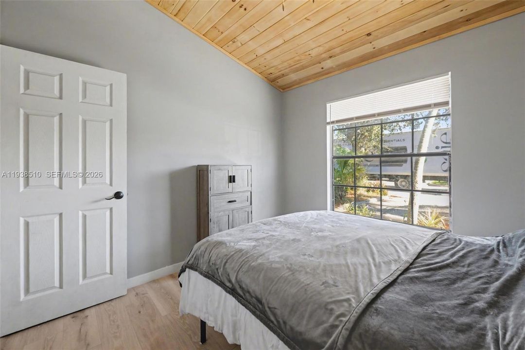 For Sale: $440,000 (3 beds, 2 baths, 1172 Square Feet)