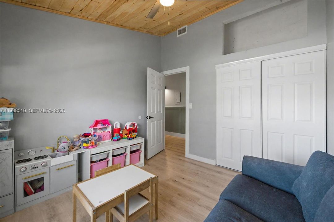 For Sale: $440,000 (3 beds, 2 baths, 1172 Square Feet)