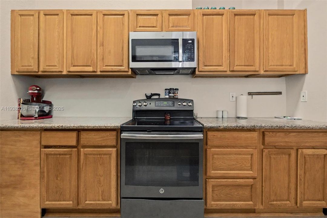 For Sale: $440,000 (3 beds, 2 baths, 1172 Square Feet)