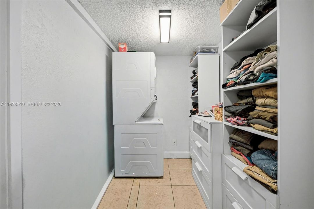 For Sale: $440,000 (3 beds, 2 baths, 1172 Square Feet)