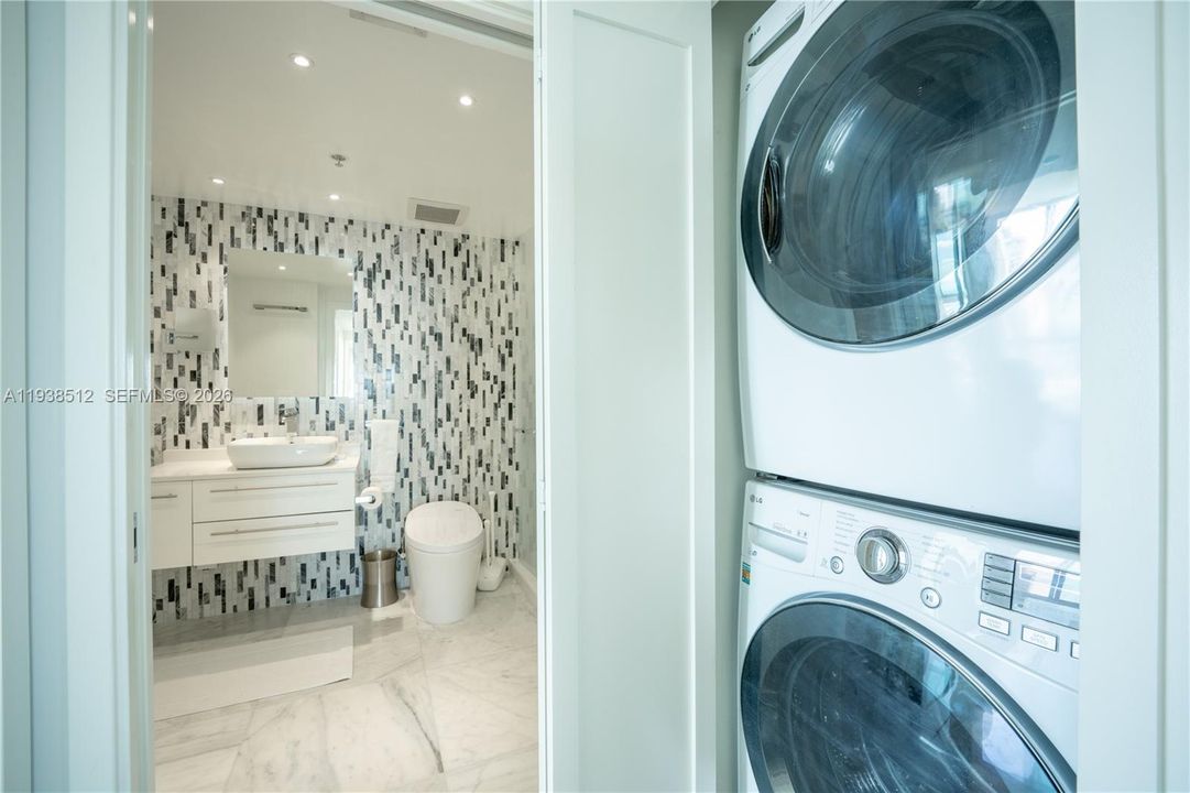 В аренду: $8,000 (3 спален, 2 ванн, 1792 Квадратных фут)