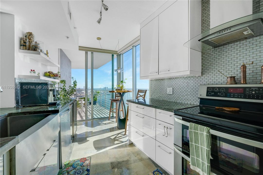 В аренду: $8,000 (3 спален, 2 ванн, 1792 Квадратных фут)