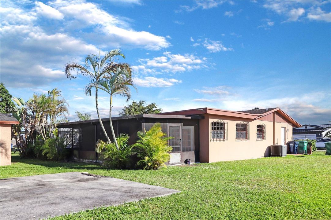 For Sale: $650,000 (3 beds, 2 baths, 1756 Square Feet)
