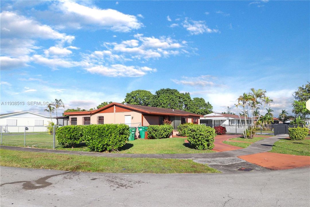 For Sale: $650,000 (3 beds, 2 baths, 1756 Square Feet)