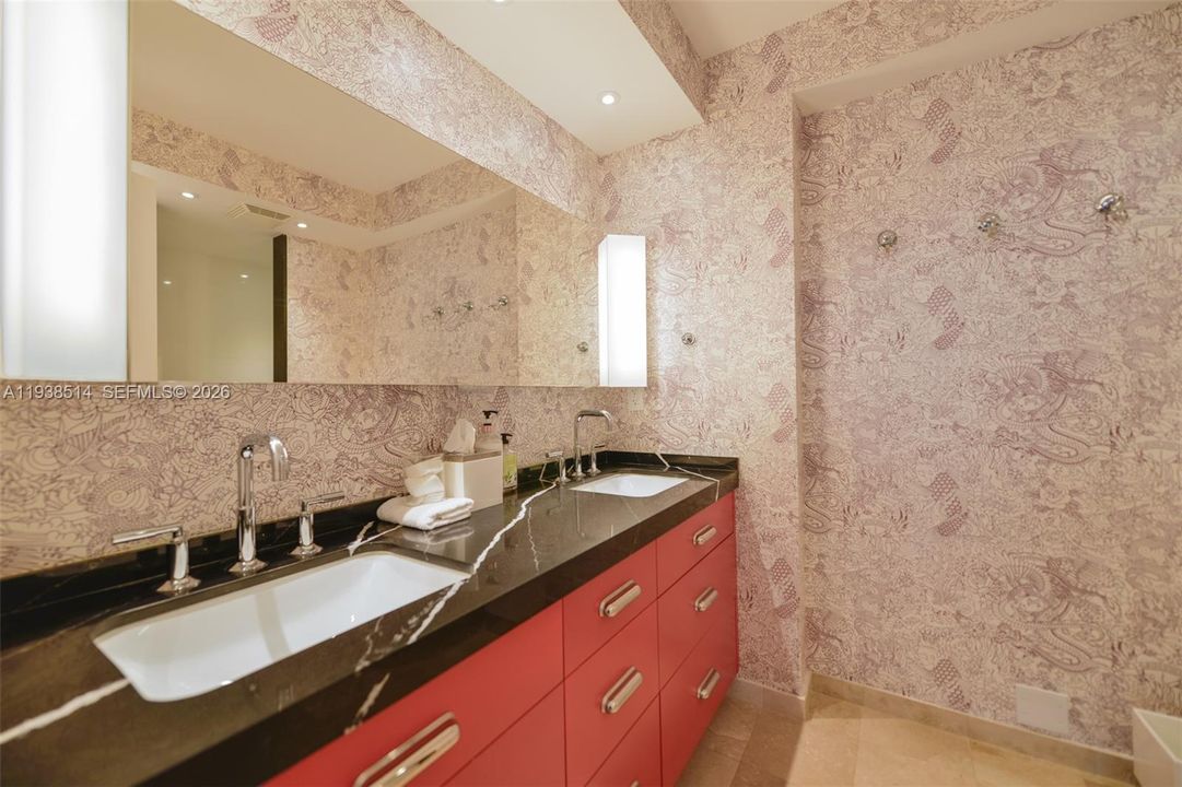 Activo con contrato: $2,550,000 (2 camas, 2 baños, 1407 Pies cuadrados)