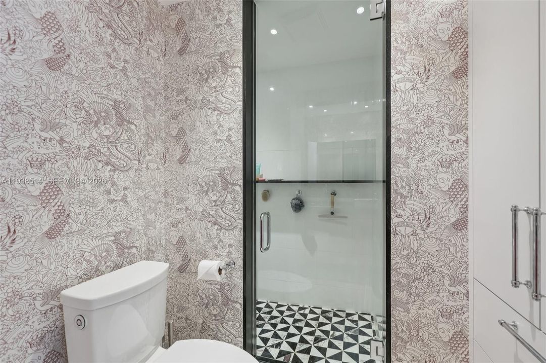 Activo con contrato: $2,550,000 (2 camas, 2 baños, 1407 Pies cuadrados)