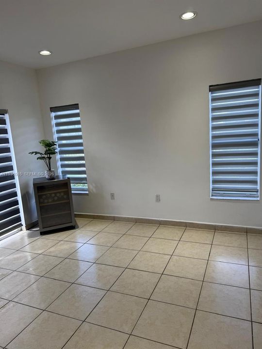 待售: $345,000 (3 贝兹, 2 浴室, 1518 平方英尺)