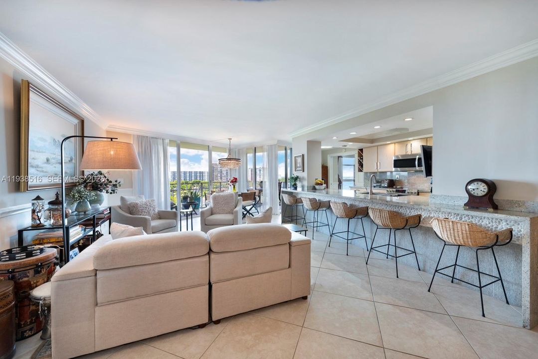 待售: $369,000 (2 贝兹, 2 浴室, 1456 平方英尺)