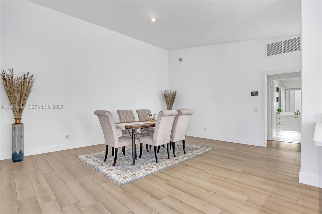 待售: $525,000 (2 贝兹, 2 浴室, 1528 平方英尺)