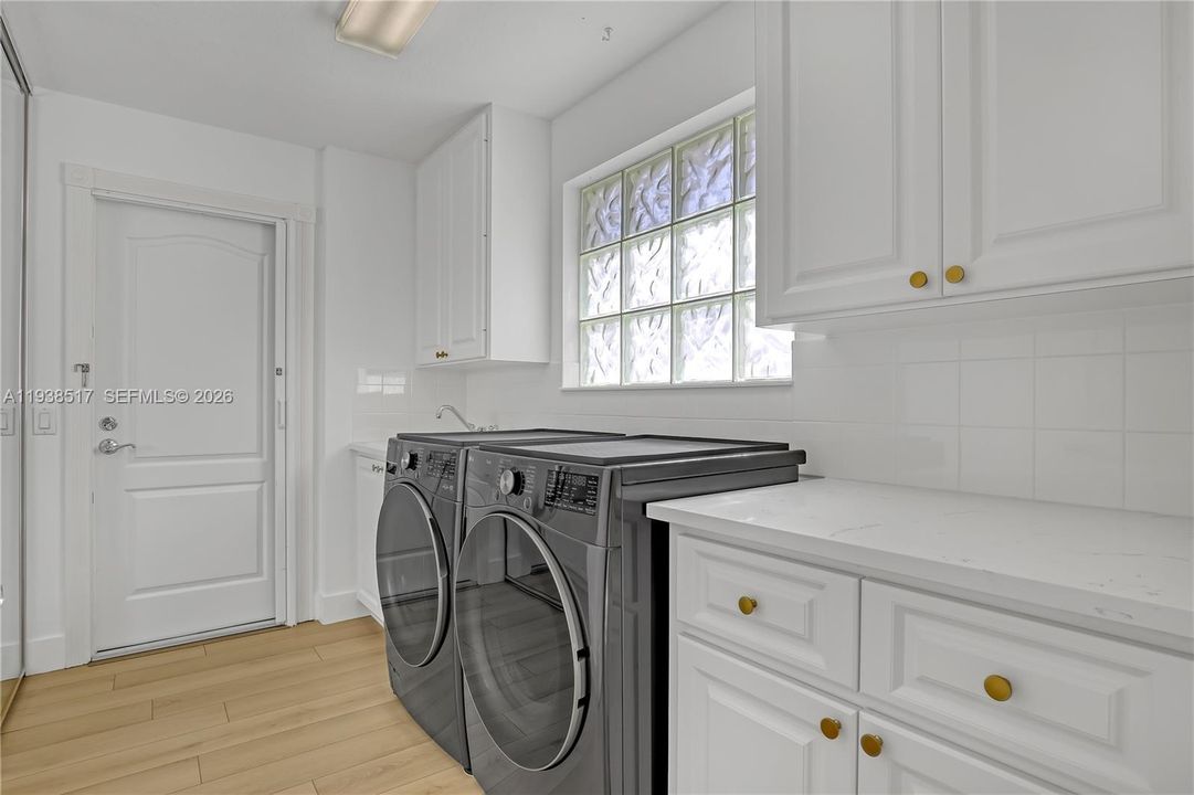 待售: $525,000 (2 贝兹, 2 浴室, 1528 平方英尺)