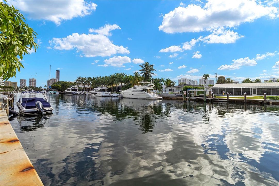 For Sale: $169,000 (1 beds, 1 baths, 700 Square Feet)