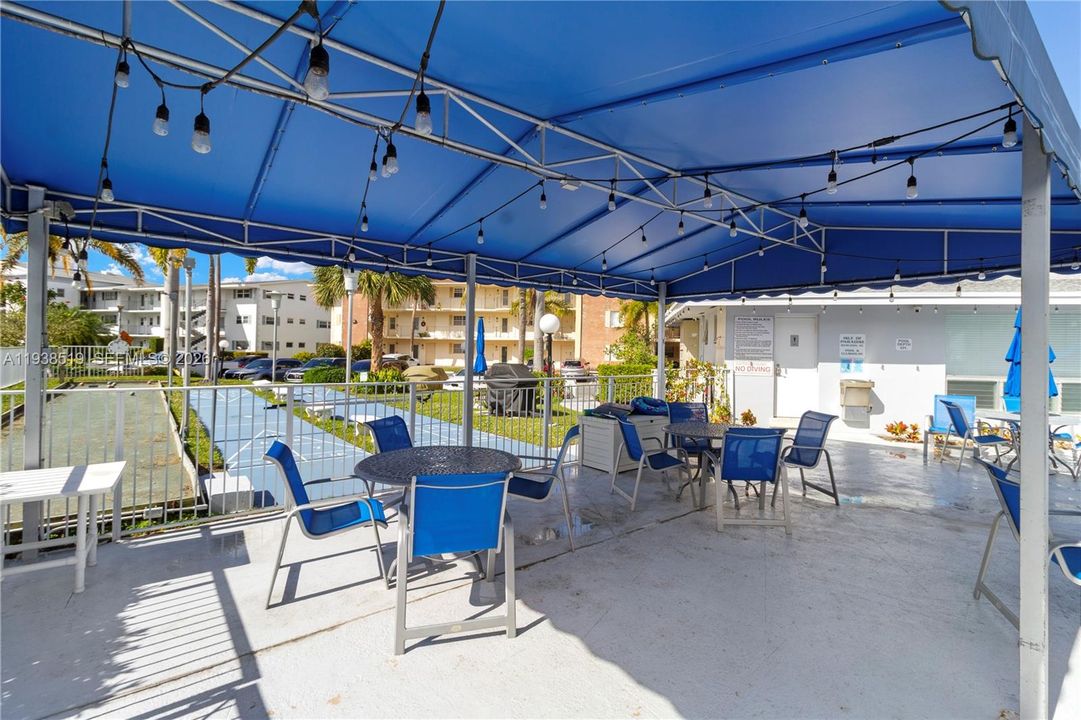 For Sale: $169,000 (1 beds, 1 baths, 700 Square Feet)