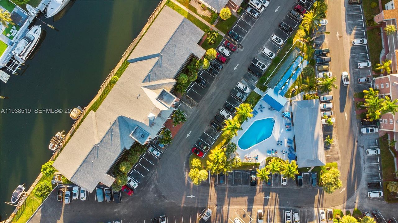 For Sale: $169,000 (1 beds, 1 baths, 700 Square Feet)