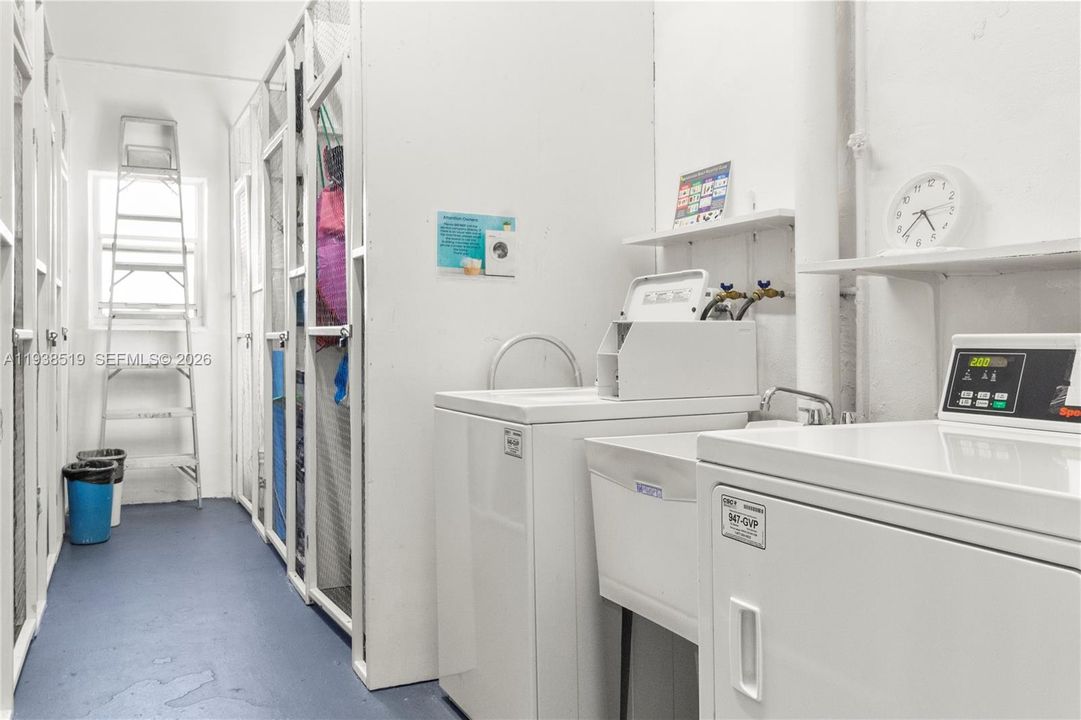 For Sale: $169,000 (1 beds, 1 baths, 700 Square Feet)