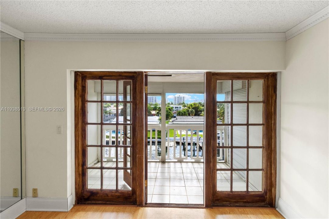 For Sale: $169,000 (1 beds, 1 baths, 700 Square Feet)