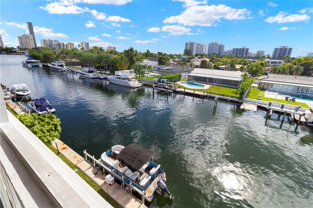 For Sale: $169,000 (1 beds, 1 baths, 700 Square Feet)