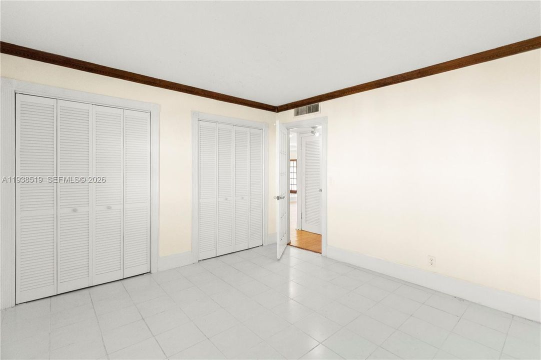 For Sale: $169,000 (1 beds, 1 baths, 700 Square Feet)