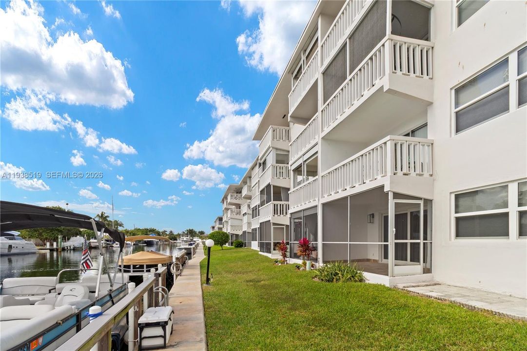 For Sale: $169,000 (1 beds, 1 baths, 700 Square Feet)