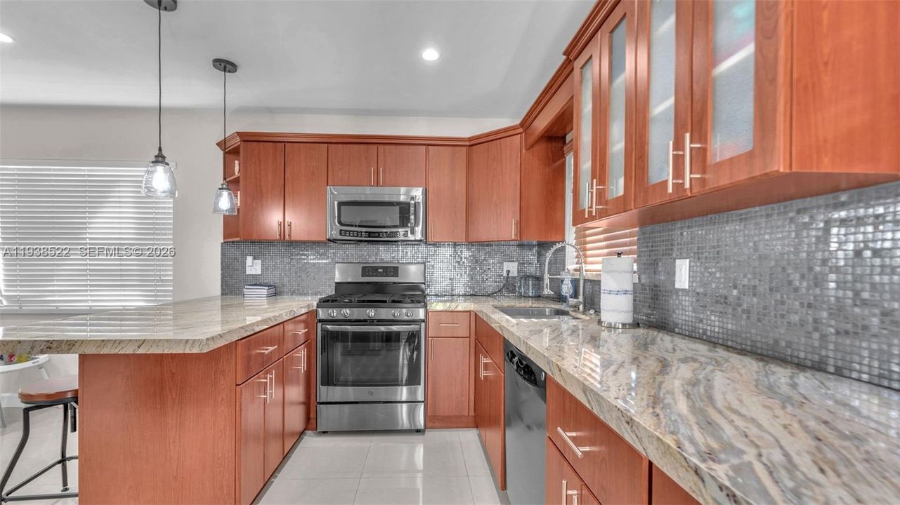 For Rent: $3,850 (3 beds, 1 baths, 1245 Square Feet)