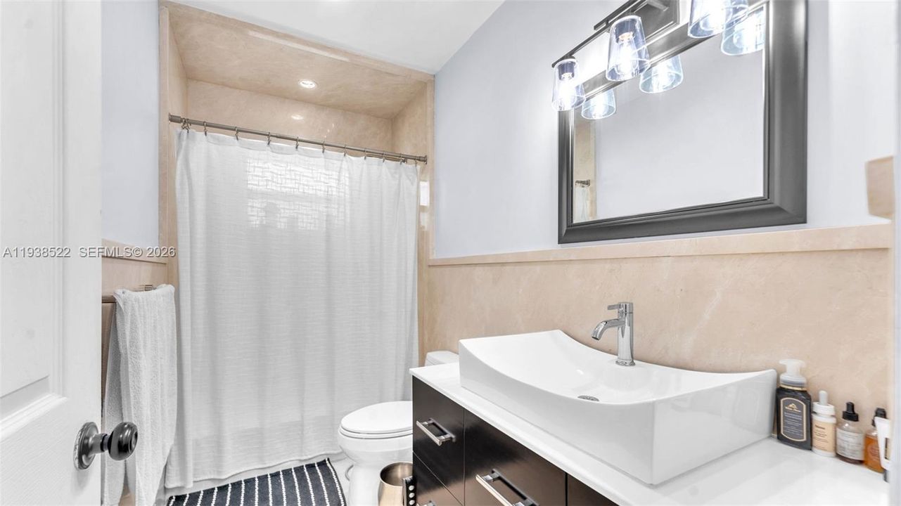 For Rent: $3,850 (3 beds, 1 baths, 1245 Square Feet)