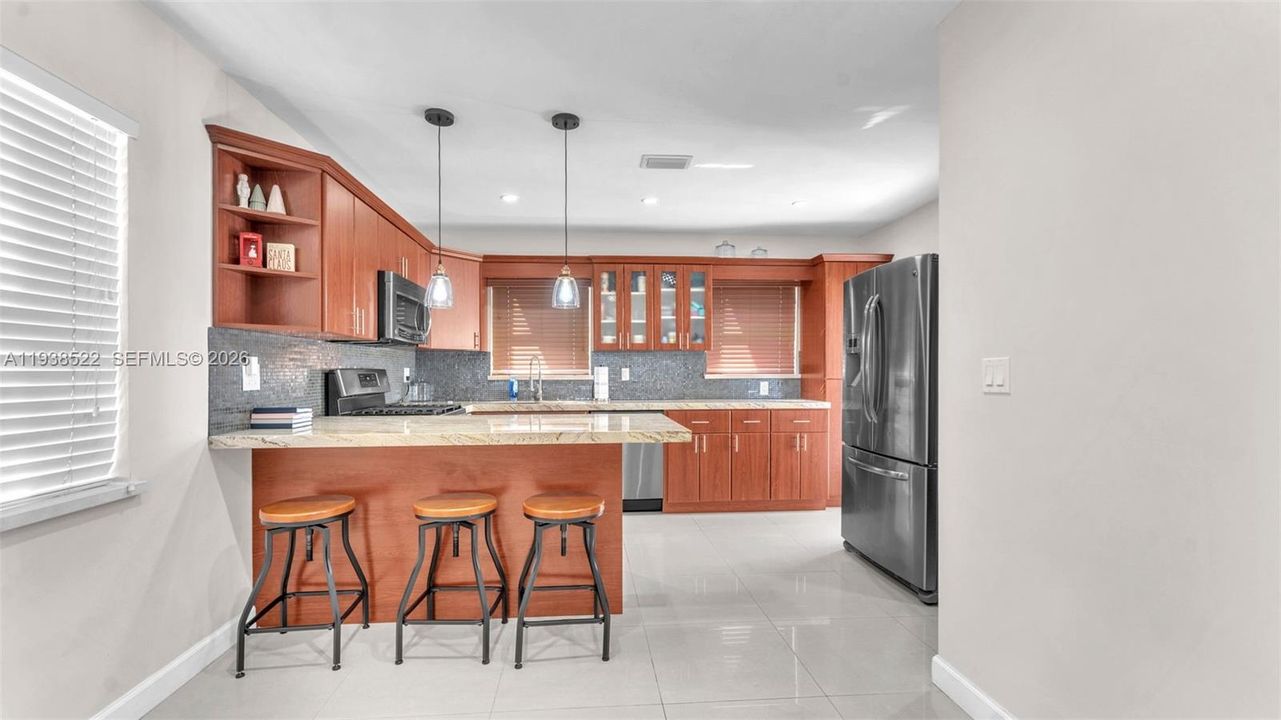 For Rent: $3,850 (3 beds, 1 baths, 1245 Square Feet)