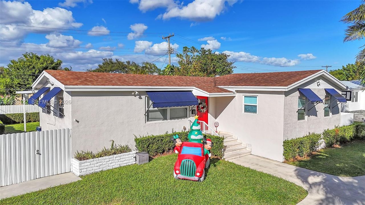 For Rent: $3,850 (3 beds, 1 baths, 1245 Square Feet)