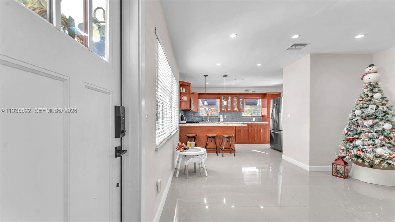 For Rent: $3,850 (3 beds, 1 baths, 1245 Square Feet)