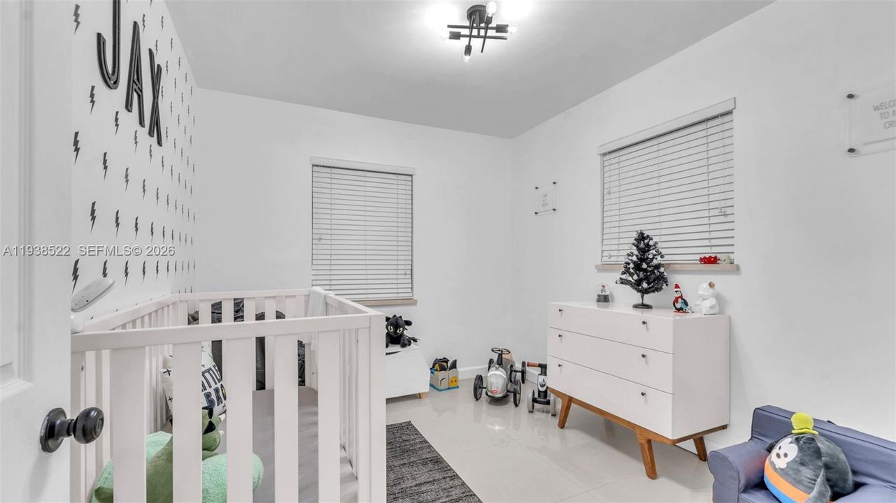 For Rent: $3,850 (3 beds, 1 baths, 1245 Square Feet)