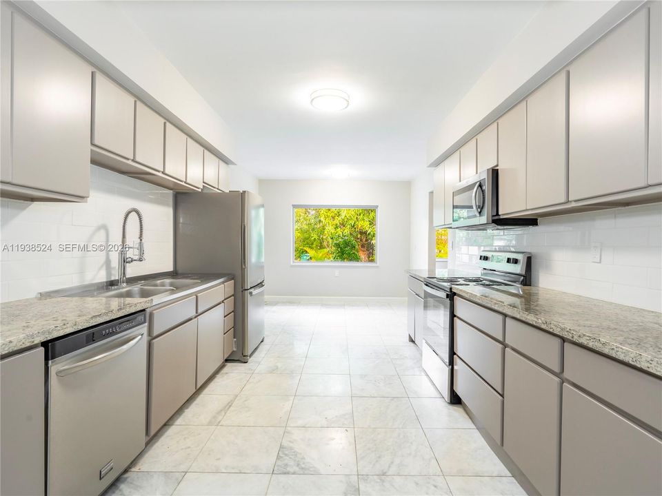 В аренду: $8,000 (3 спален, 3 ванн, 2255 Квадратных фут)