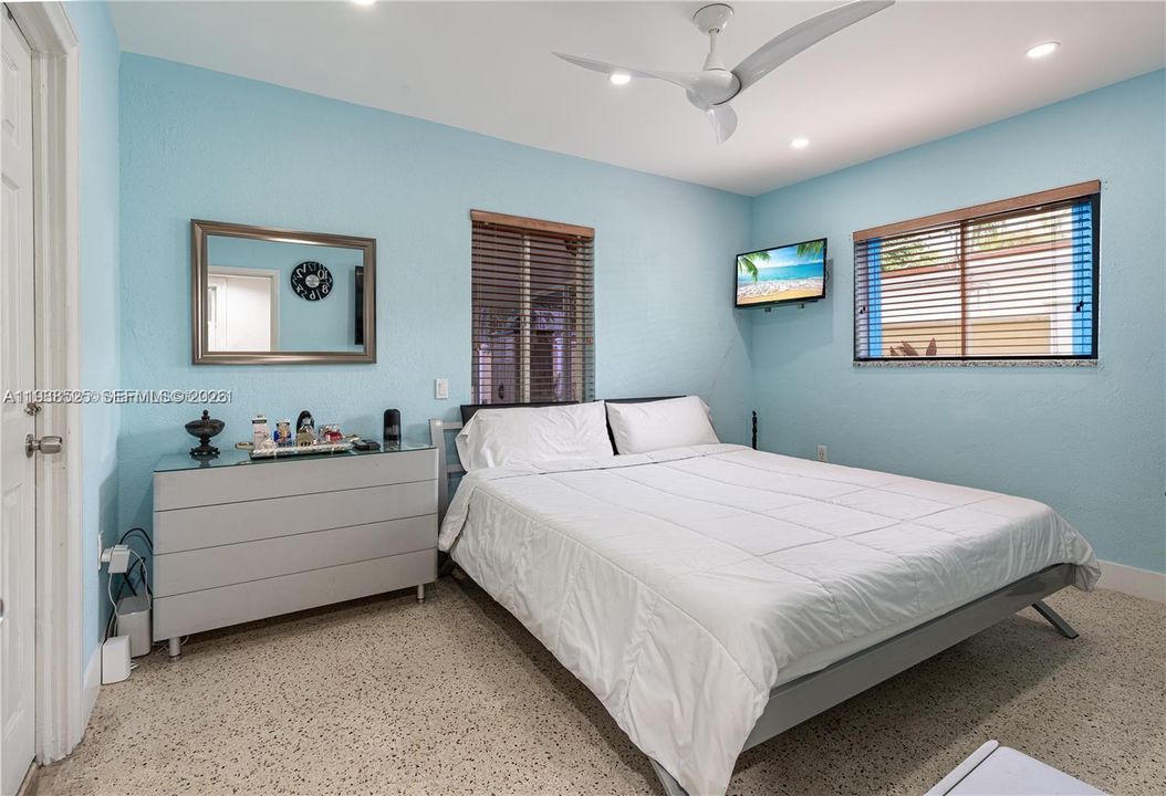 For Sale: $649,999 (3 beds, 2 baths, 1175 Square Feet)