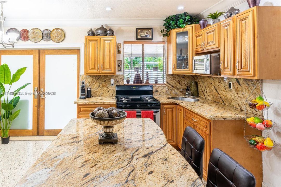 For Sale: $649,999 (3 beds, 2 baths, 1175 Square Feet)