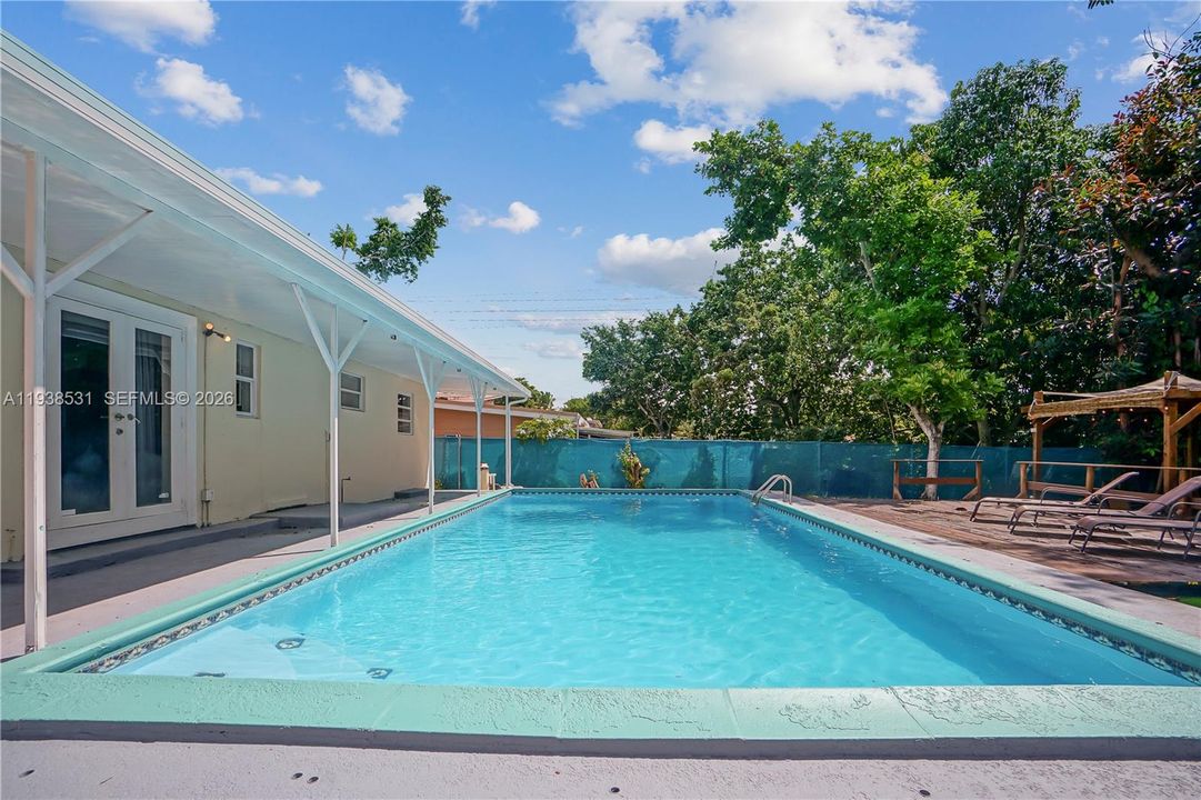 For Rent: $3,500 (2 beds, 2 baths, 1220 Square Feet)