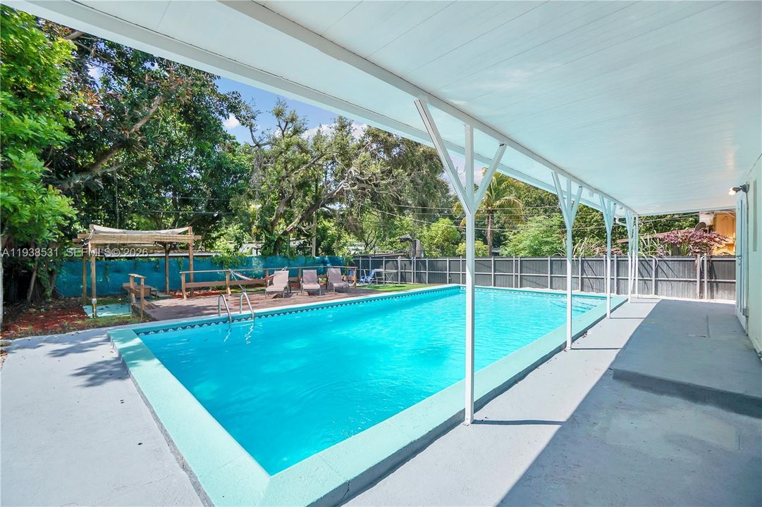 For Rent: $3,500 (2 beds, 2 baths, 1220 Square Feet)