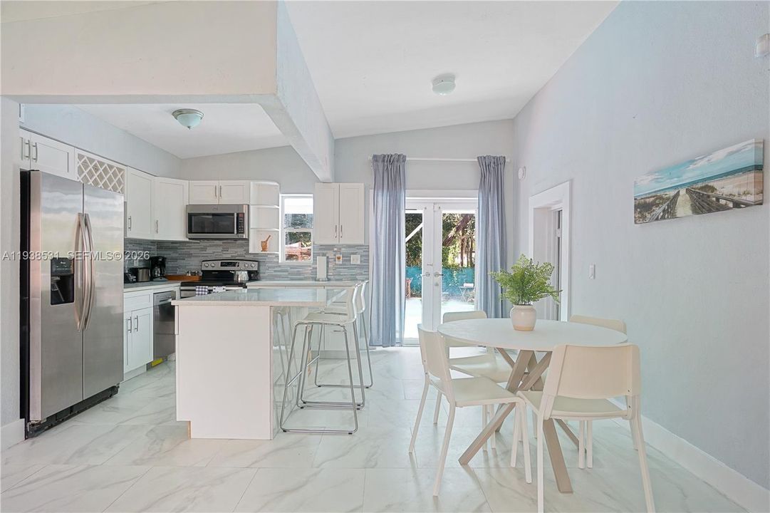 For Rent: $3,500 (2 beds, 2 baths, 1220 Square Feet)