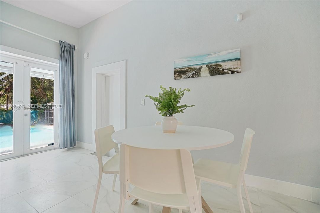 For Rent: $3,500 (2 beds, 2 baths, 1220 Square Feet)