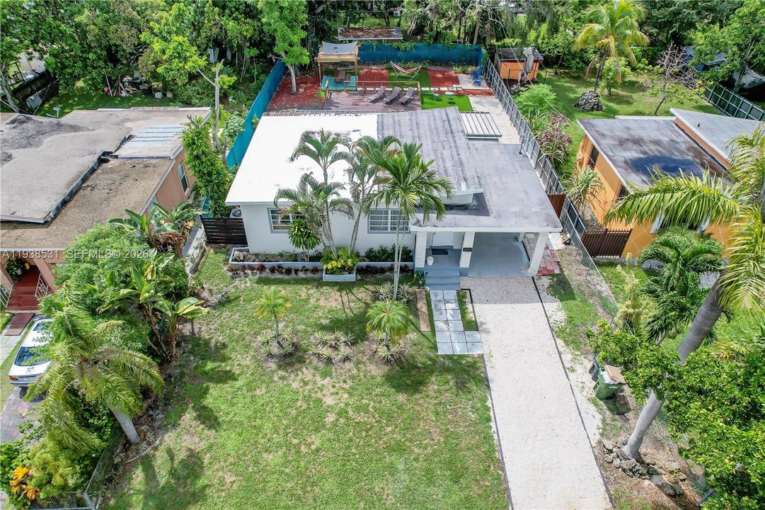 For Rent: $3,500 (2 beds, 2 baths, 1220 Square Feet)