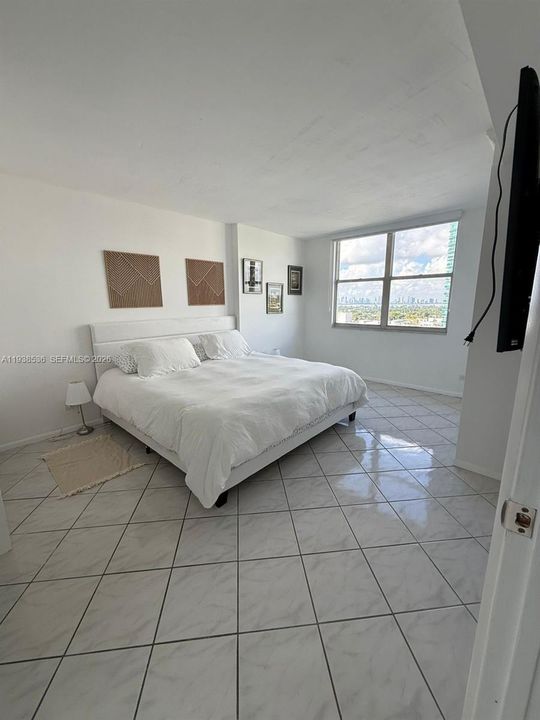 For Rent: $3,200 (2 beds, 2 baths, 1290 Square Feet)