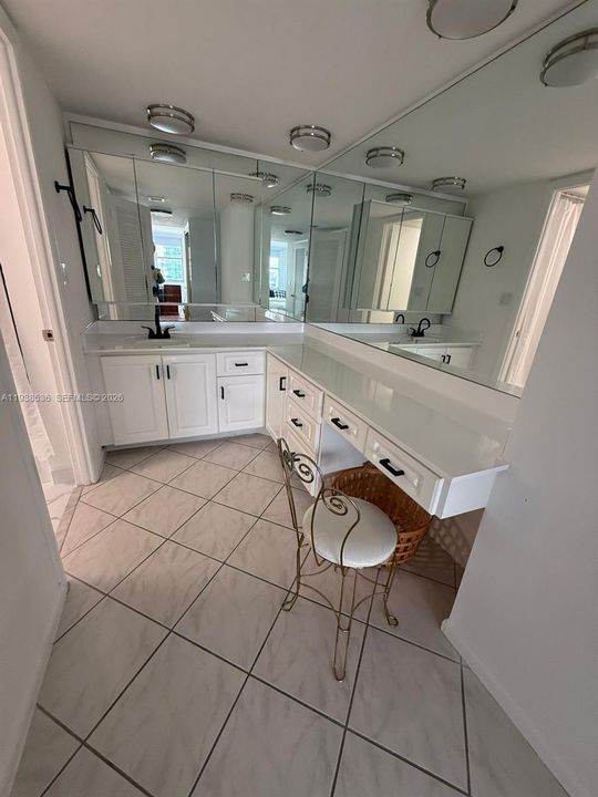 For Rent: $3,200 (2 beds, 2 baths, 1290 Square Feet)