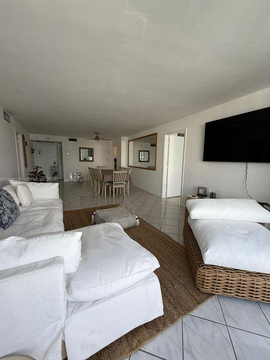 For Rent: $3,200 (2 beds, 2 baths, 1290 Square Feet)